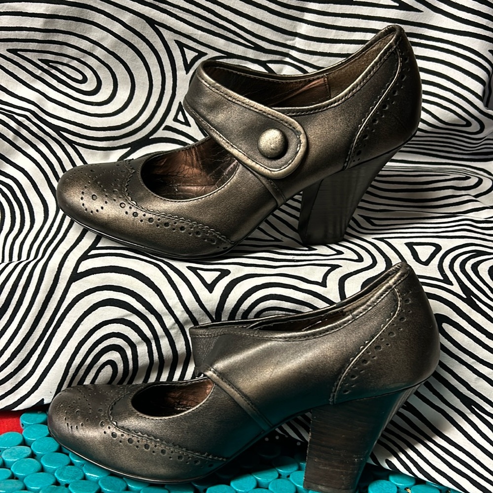 Sofft heels copper in color on the brown side sz 9 EUC